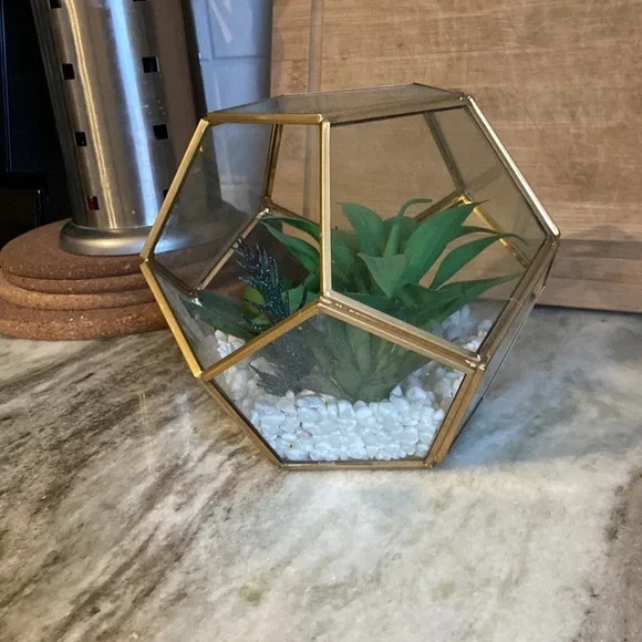 Room decor - Picture 3 of 4